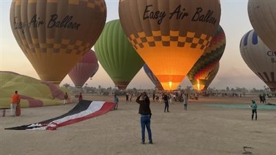 لليوم الثالث..توقف رحلات البالون الطائر بالأقصر بسبب الرياح الغربية