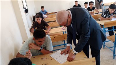 محافظ شمال سيناء يتفقد لجان امتحانات الشهادة الإعدادية بالعريش