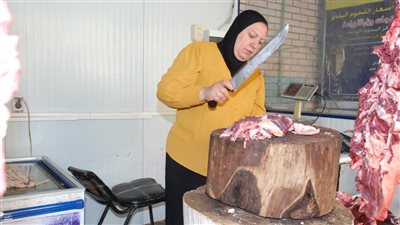 إقبال كبير من المواطنين على منافذ وزارة الزراعة لشراء اللحوم البلدية 