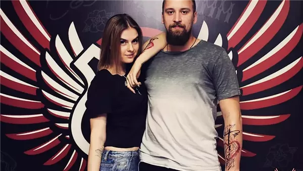  دي جي أوكراني وزوجته