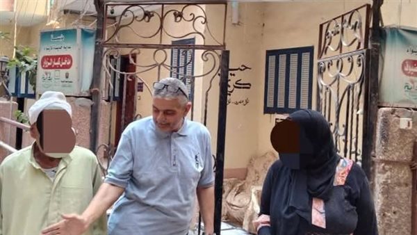 لحظة تسليم الفتاة