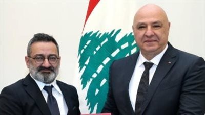 الرئيس اللبناني يمنح جورج خباز وسام الاستحقاق الفضي تقديرًا لمشواره الفني