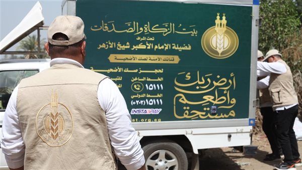 جانب من توزيع الوجبات