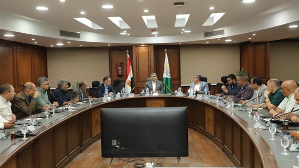 اجتماع محافظ الجيزة 