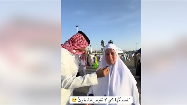 سيدة مصرية خلال أداء