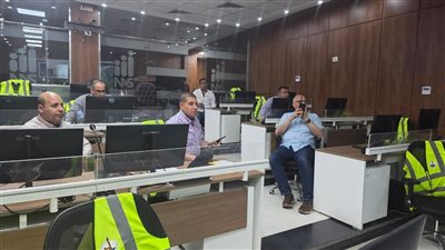 محافظ القليوبية يتابع من مركز السيطرة والطوارئ استعدادات المراكز والمدن والأحياء لعيد الأضحى