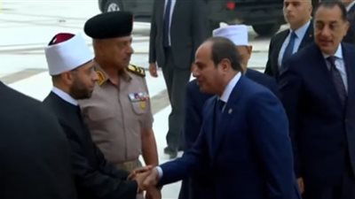 الرئيس السيسي يصل إلى مسجد مصر الكبير بالعاصمة الإدارية لأداء صلاة عيد الأضحى