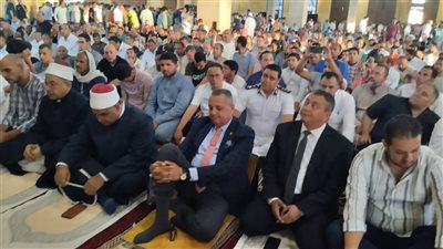 محافظ جنوب سيناء يؤدي صلاة عيد الأضحى بمسجد المصطفى بشرم الشيخ| صور 
