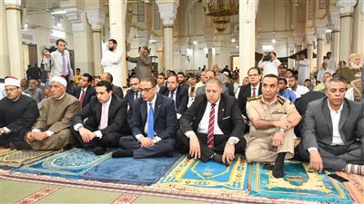 محافظ الفيوم يؤدي صلاة عيد الأضحى المبارك بمسجد ناصر الكبير