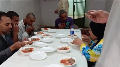 احتفالًا بعيد الأضحى.. إفطار جماعي للنزلاء بقسم الأمراض النفسية بمستشفى الفيوم العام