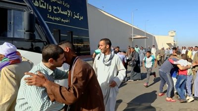 بمناسبة ذكرى ثورة 23 يوليو.. السيسي يصدر قرارًا بالعفو عن باقي العقوبة لبعض نزلاء السجون