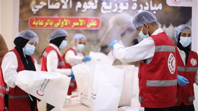 عيدنا فرحة وتكافل.. الهلال الأحمر يوزع أضاحي العيد على الأسر الأكثر احتياجًا