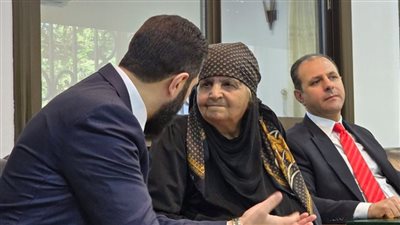 بعد غياب 30 عامًا.. الرئيس السوري وشقيقه يلتقيان بعمتهما في مدينة درعا