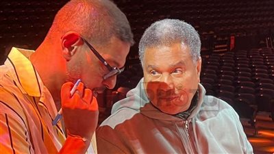 هاني فرحات يجري البروفات النهائية مع فنان العرب محمد عبده قبل حفلهما اليوم بدبي