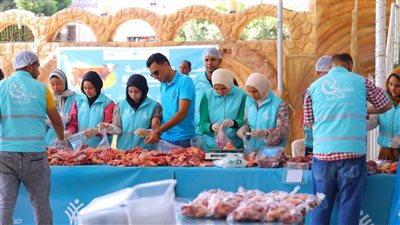 صناع الخير تواصل ذبح الأضاحي وتوزيع اللحوم.. و250 ألف أسرة على خريطة الخير
