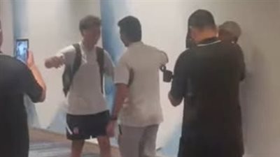 بالأحضان.. أول لقاء بين زيزو وإمام عاشور داخل معسكر الأهلي في أمريكا | صور