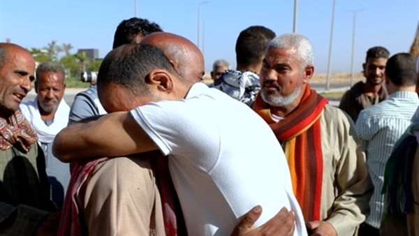 العفو عن 2215 من