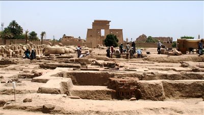 من يخالف يتعرض للمساءلة.. قرار حاسم من آثار الأقصر لضبط الدخول للمخازن ومعامل الترميم| مستند 