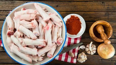 طريقة غسل الكوارع بمحلول نقع سحري.. 3 وصفات لتنظيفها من أول مرة