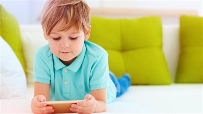 ساعتان يوميا.. بريطانيا تدرس فرض قيود زمنية على استخدام الأطفال لمواقع التواصل