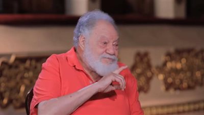 يحيى الفخراني: العلاقة الأسرية هي سر عشقي للملك لير.. والمصريين بيلمحوا الإفيه