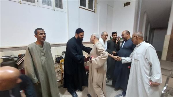 الأهالي يزورون كنيسة