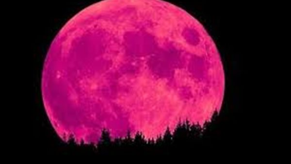 القمر الدموي