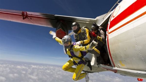 طائرة قفز مظلي -