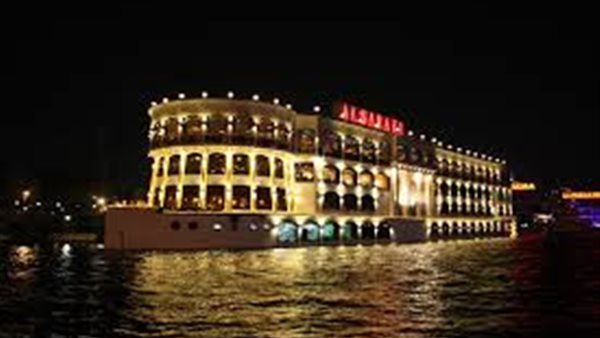 المطاعم العائمة في