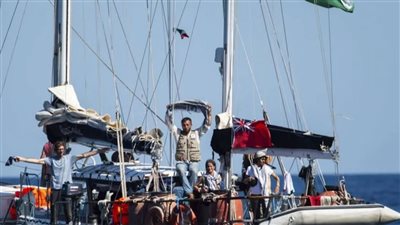 ترحيل الناشطة السويدية جريتا ثونبرج من إسرائيل واستمرار حجز 8 أشخاص من طاقم السفينة مادلين 