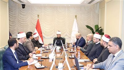 وزير الأوقاف يشدد على أهمية فرض سياسة الثواب والعقاب واتخاذ إجراءات حازمة تجاه حالات التقصير من الأئمة