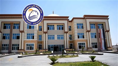 لا تصلحين للعمل.. خريجة من ذوي الهمم تتهم أستاذا جامعيا بالتنمر بها بجامعة بني سويف: نظر لي باستهزاء 