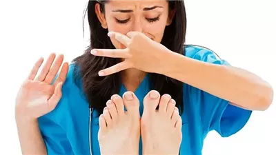 ليس العرق.. البكتيريا هي السبب الحقيقي لرائحة القدم الكريهة