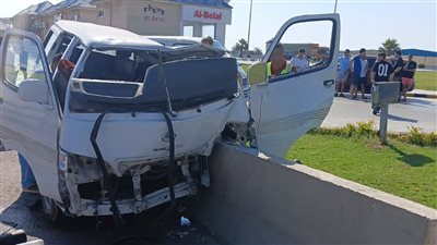 إصابة 5 أشخاص إثر اصطدام ميكروباص بالرصيف في الإسكندرية