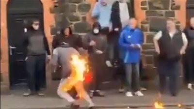 حرائق واشتباكات مع الشرطة.. مظاهرات عنيفة بعد اغتصاب طفلة في أيرلندا