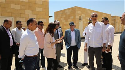 جولة تفقدية لمستشار رئيس الجمهورية ومحافظ الجيزة بالمنطقة الأثرية للأهرامات