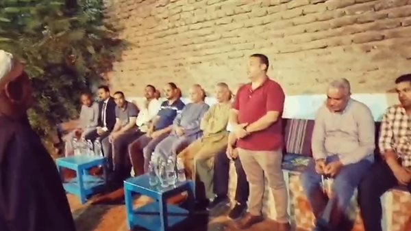 طبيب قنا يقدم واجب