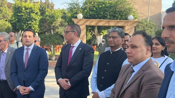 محافظ الفيوم وسفير