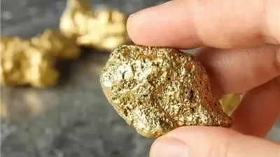 بعد قرون من الحلم.. علماء يحولون الرصاص إلى ذهب