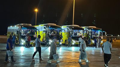 عودة أول أفواج الحج البري عبر ميناء نويبع بإجمالي 295 حاجًا و8 باصات| صور