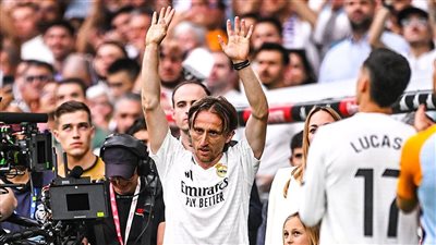 موعد وصول مودريتش إلى إيطاليا للتوقيع مع ميلان