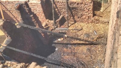 إصابة 5 أشخاص باختناق إثر نشوب حريق في حوش و3 منازل بقنا | صور