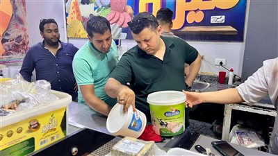 وكيل صحة بني سويف يقود حملة تفتيش مفاجئة: ضبط مواد غذائية فاسدة وتحرير 15 محضرًا