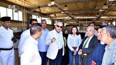 محافظ الأقصر: مصنع لمبات LED بمدرسة العديسات يدخل الخدمة قريبًا لتدريب الطلاب وتشغيله بحق الانتفاع