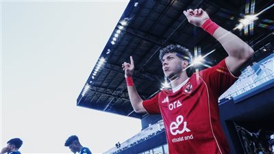 مدحت شلبي: إمام عاشور يطلب المساواة ماديًا بعقود زيزو وتريزيجيه.. ويستخدم العرض الخارجي كوسيلة ضغط على الأهلي