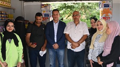 جهاز العاشر من رمضان يسلم كشكًا لأسرة الصغيرة ضحية واقعة الاعتداء