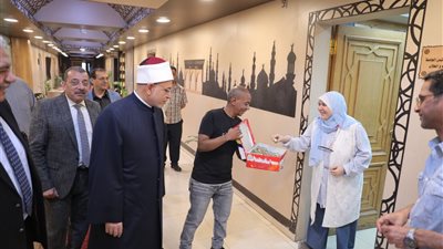 رئيس جامعة الأزهر يهنئ منسوبي الجامعة بعيد الأضحى عقب عودته من الحج