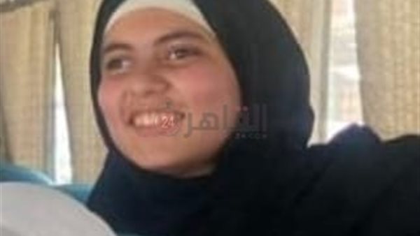 الطالبة الأولى بالشهادة