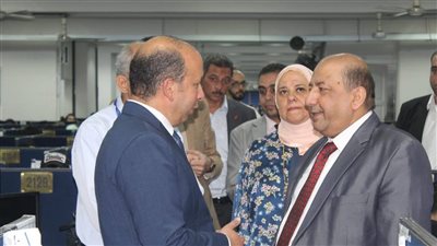 نائب رئيس جامعة القاهرة وعميد طب قصر العيني يتفقدان امتحانات الفرقة الأولى BMS103 