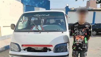 القبض على سائق ميكروباص لسيره برعونة وأداء حركات استعراضية بالمقطم